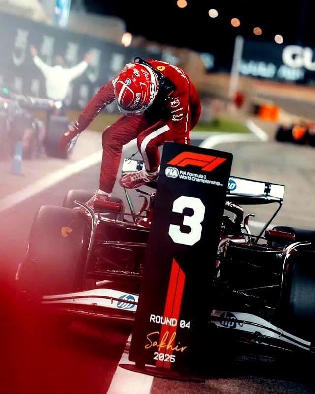 法拉利完胜红牛二队,汉密尔顿关键制胜 法拉利完胜红牛二队,汉密尔顿关键制胜