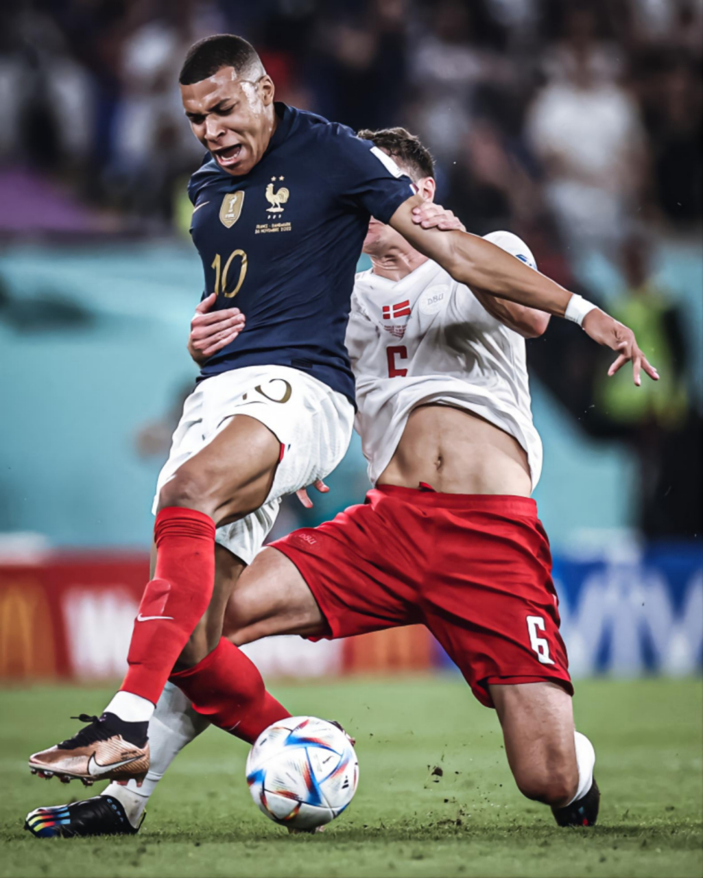 法国队在国际比赛中击败对手获得胜利 法国队在国际比赛中击败对手获得胜利