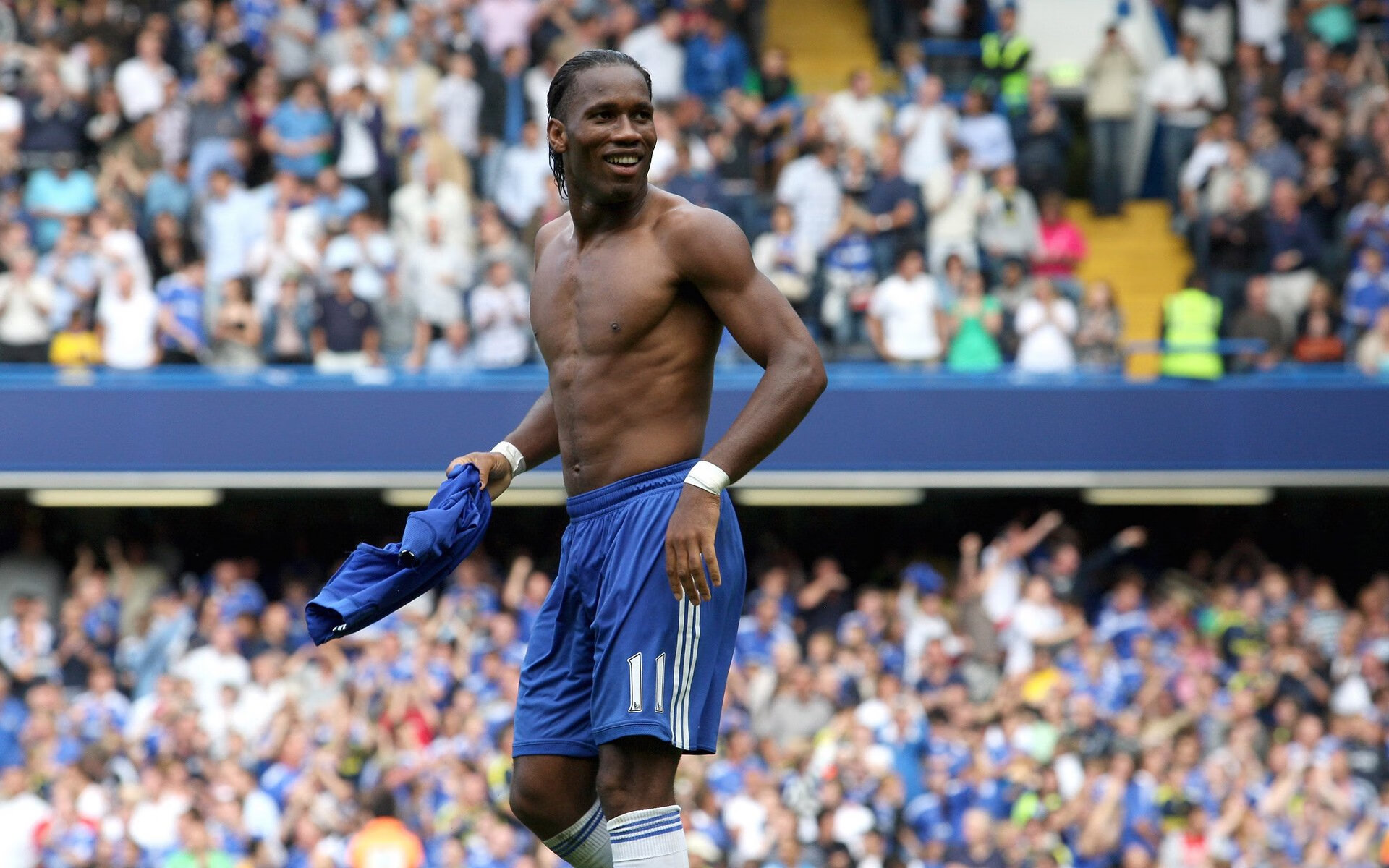 当莱万带队决胜澳大利亚，一场跨越时空的足球隐喻