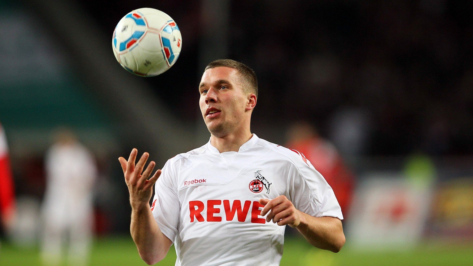 赛道与绿茵的共鸣，迪马利亚之夜，F1年度争冠的另类解读